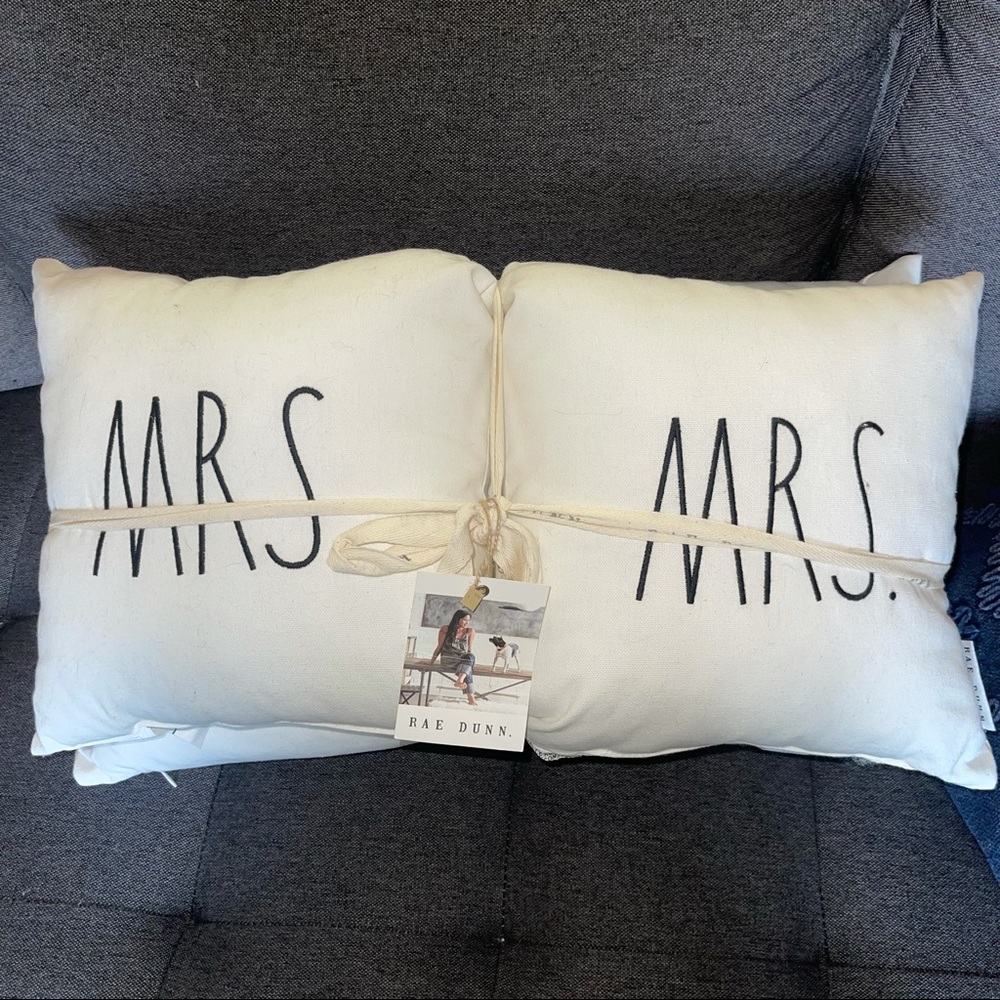 RAE DUNN | 3 piece pillow set